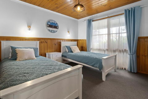Apollo Bay Cottages- Wild Dog - Yamba Accommodation 4