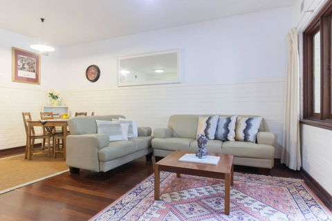 B2 Crawley Apartment 1 BRM & Sleepout Near UWA - Yamba Accommodation 0