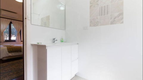 B4 Crawley Apartment 1 BRM & Sleepout Near UWA - Yamba Accommodation 3