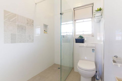 B7 Crawley Apartment 1 BRM & Sleepout Near UWA - Yamba Accommodation 1