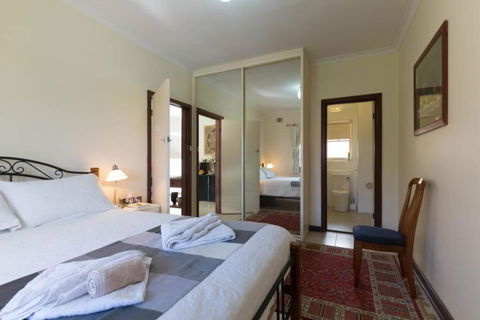 B9 Crawley Apartment 1 BRM & Sleepout Near UWA - Yamba Accommodation 0