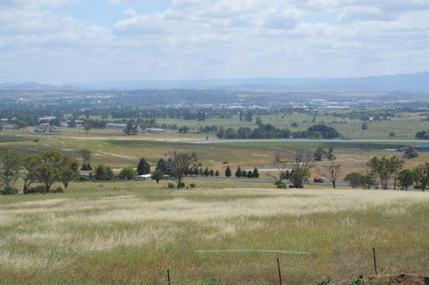 BATHURST GOLDFIELDS RESIDENCE On MOUNT PANORAMA - Yamba Accommodation 4
