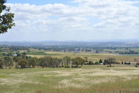 BATHURST GOLDFIELDS RESIDENCE On MOUNT PANORAMA - Yamba Accommodation 1