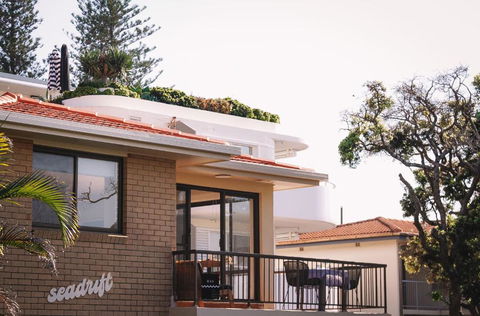 BAY PROPERTIES . Seadrifter - Yamba Accommodation 3