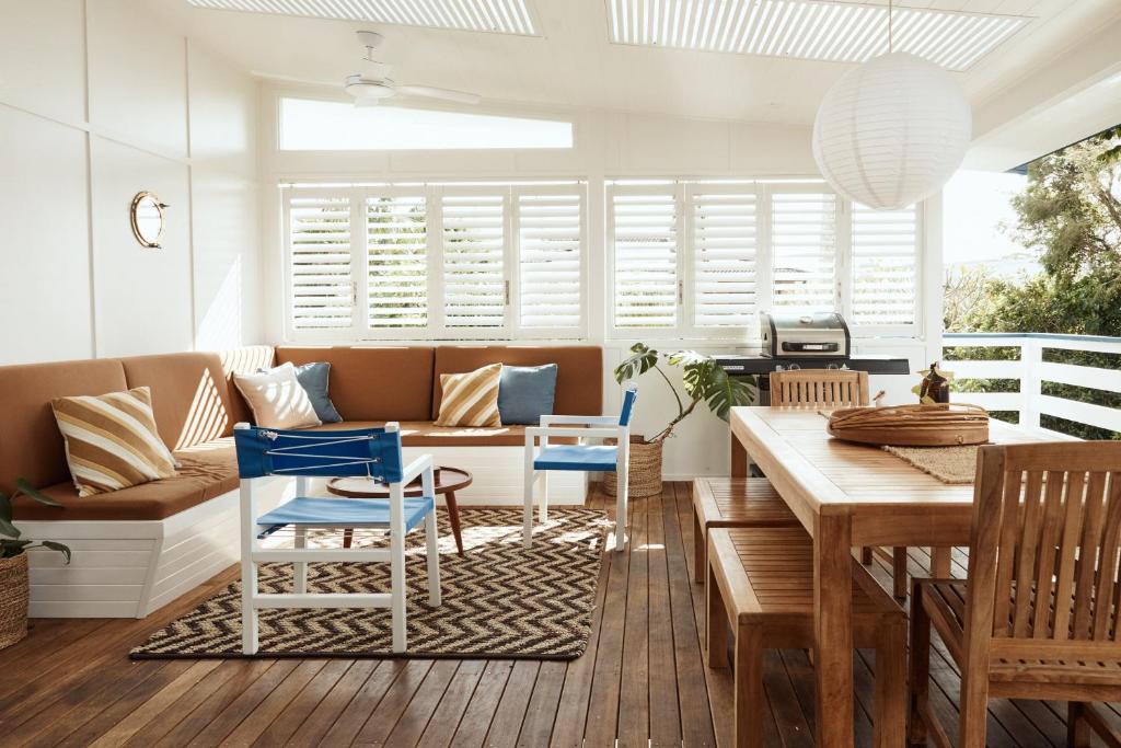 BAY PROPERTIES . The Sailors Upper Deck