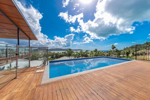 Viewpoint Holiday Home - Cannonvale - Yamba Accommodation 0