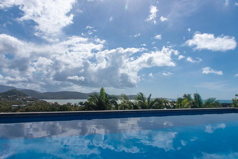 Viewpoint Holiday Home - Cannonvale - Yamba Accommodation 1