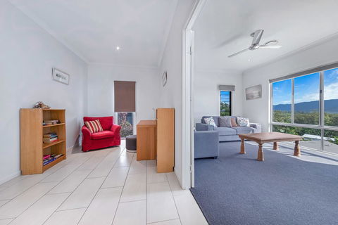 Viewpoint Holiday Home - Cannonvale - Yamba Accommodation 7
