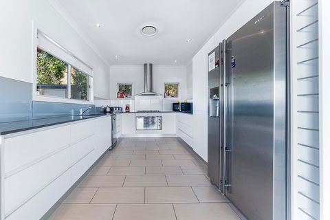 Viewpoint Holiday Home - Cannonvale - Yamba Accommodation 6