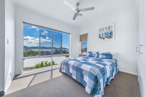 Viewpoint Holiday Home - Cannonvale - Yamba Accommodation 9