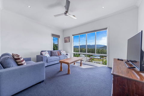 Viewpoint Holiday Home - Cannonvale - Yamba Accommodation 8
