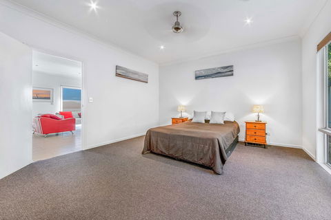 Viewpoint Holiday Home - Cannonvale - Yamba Accommodation 12