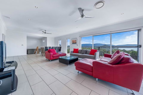 Viewpoint Holiday Home - Cannonvale - Yamba Accommodation 4