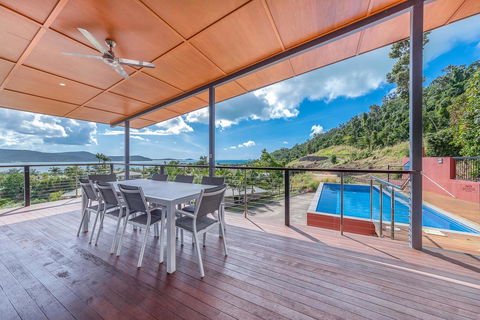 Viewpoint Holiday Home - Cannonvale - Yamba Accommodation 3