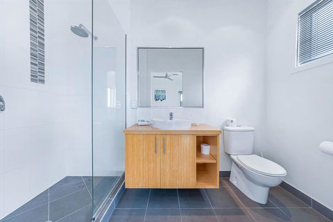 Viewpoint Holiday Home - Cannonvale - Yamba Accommodation 15