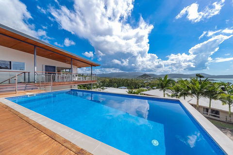 Viewpoint Holiday Home - Cannonvale - Yamba Accommodation 2