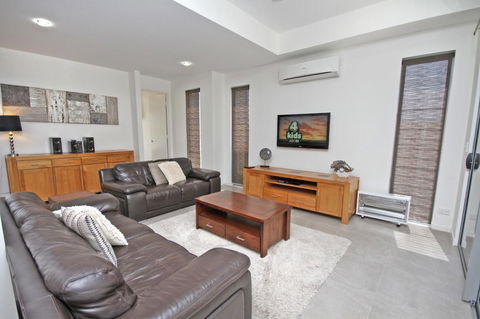 48 Boardrider Crescent, Mt Coolum - Pet Friendly, WiFi, Linen Incl. 500 BOND - Yamba Accommodation 4