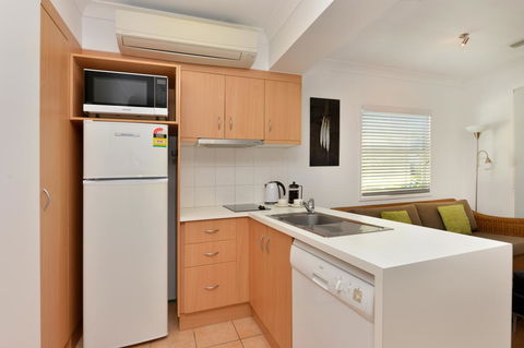 Port Douglas Apartments - Adults Only Oasis - Yamba Accommodation 8