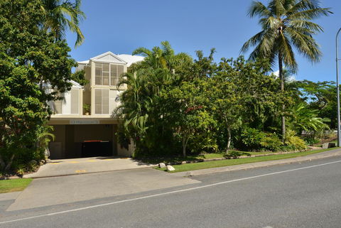 Port Douglas Apartments - Adults Only Oasis - Yamba Accommodation 28