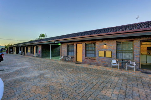 Chalet Motor Inn - Yamba Accommodation 10