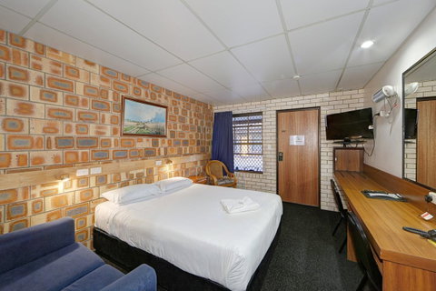 Chalet Motor Inn - Yamba Accommodation 16