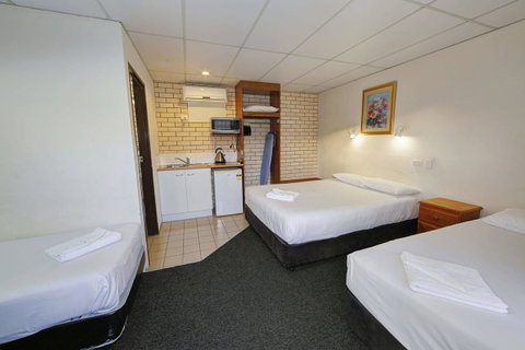 Chalet Motor Inn - Yamba Accommodation 17