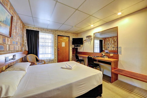 Chalet Motor Inn - Yamba Accommodation 15