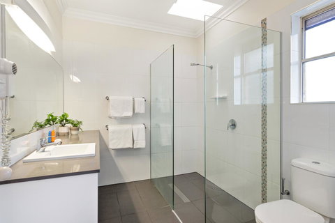 Coopers Colonial Motel - Yamba Accommodation 5