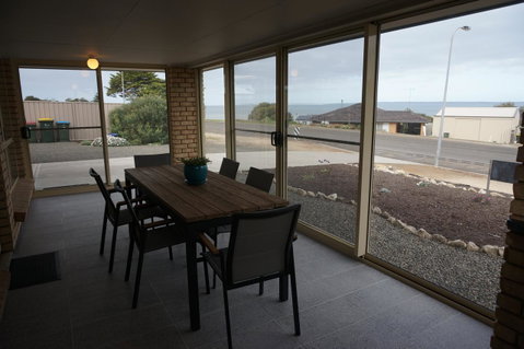 Far Away Escape - Yamba Accommodation 11