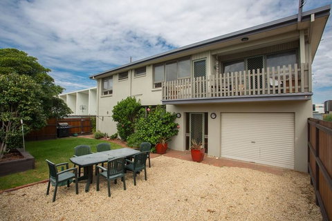 'Banksia 7' Marine Parade - Yamba Accommodation 0