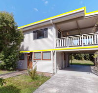 'Beach Break 1' 1/10 Lionel Street - upstairs unit with Aircon - Yamba Accommodation