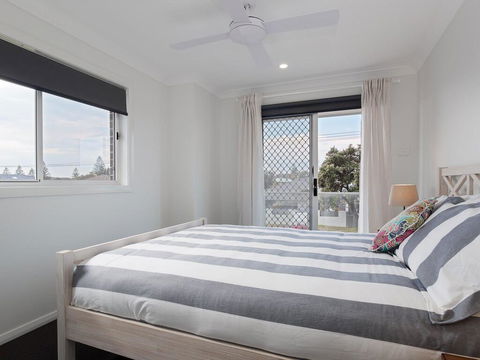 'Birubi Breezes', 2/7 Fitzroy St - Large Duplex With Air Conditioning, WIFI & Only 5 Minute Walk To The Beach - Yamba Accommodation 3