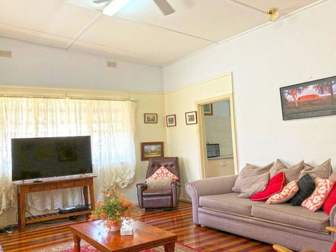 'Daves Place', 27 Rigney St - Holiday House With WIFI, Aircon & Boat Parking - Yamba Accommodation 1