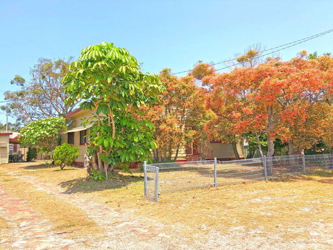 'Daves Place', 27 Rigney St - Holiday House With WIFI, Aircon & Boat Parking - Yamba Accommodation 0