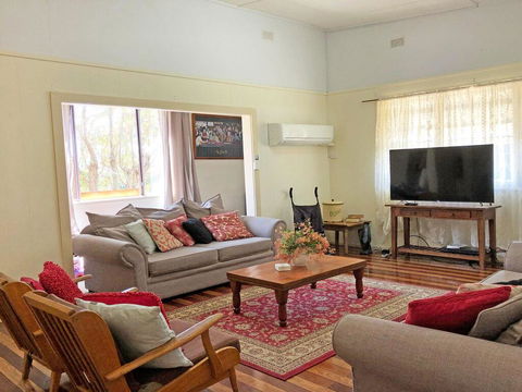 'Daves Place', 27 Rigney St - Holiday House With WIFI, Aircon & Boat Parking - Yamba Accommodation 3