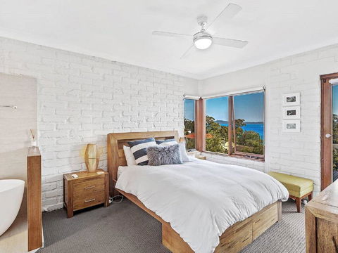 'Nunkeri', 5 Kerrie Close - Stunning House With Fabulous Views, Linen, WIFI & Air Conditioning - Yamba Accommodation 1