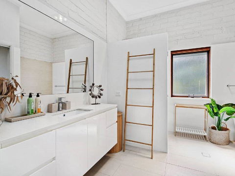 'Nunkeri', 5 Kerrie Close - Stunning House With Fabulous Views, Linen, WIFI & Air Conditioning - Yamba Accommodation 3