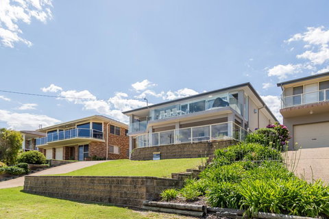 'Salt & Light' Mollymook - Yamba Accommodation 1