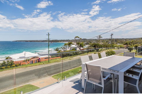 'Salt & Light' Mollymook - Yamba Accommodation 0