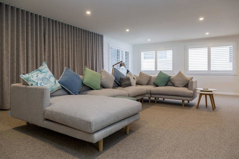 'Salt & Light' Mollymook - Yamba Accommodation 2