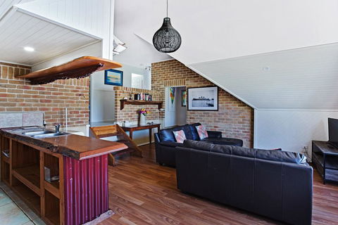 'Salt Wood' Cabin Style Retreat - Yamba Accommodation 2