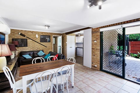 'Salt Wood' Cabin Style Retreat - Yamba Accommodation 1