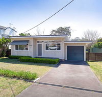 'Shoalz' 28 Rigney Street - Renovated Pet Friendly Cottage  Boat Parking - Yamba Accommodation