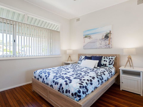 'Shoalz', 28 Rigney Street - Renovated Pet Friendly Cottage & Boat Parking - Yamba Accommodation 1