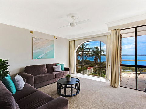 'The Bay', 25 Wallawa Rd - Huge Home With Aircon, Spectacular Views & Chromecast - Yamba Accommodation 2