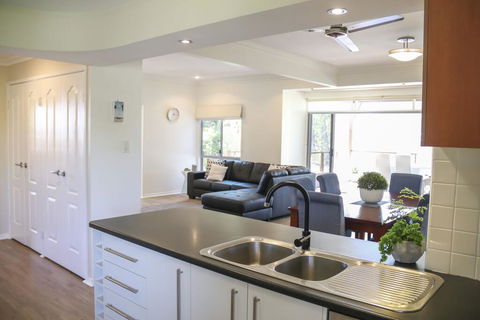 'Top Tier' Dog Friendly Holiday Home - Yamba Accommodation 2