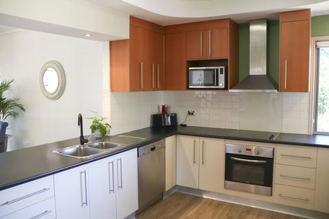 'Top Tier' Dog Friendly Holiday Home - Yamba Accommodation 1