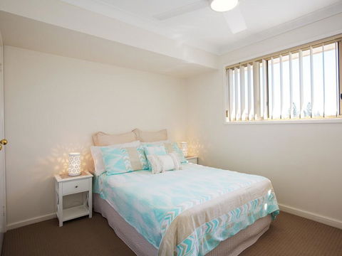 'Walk On Birubi', 1/40 Ocean Ave - Pet Friendly, WIFI, Boat Parking & Water Views - Yamba Accommodation 3
