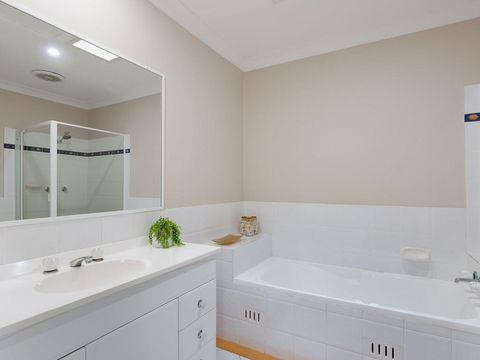 'Walk On Birubi', 1/40 Ocean Ave - Pet Friendly, WIFI, Boat Parking & Water Views - Yamba Accommodation 1