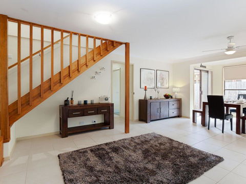 'Willows At The Bay' 111 Horace St - Large House With Aircon, WIFI And Boat Parking. - Yamba Accommodation 3